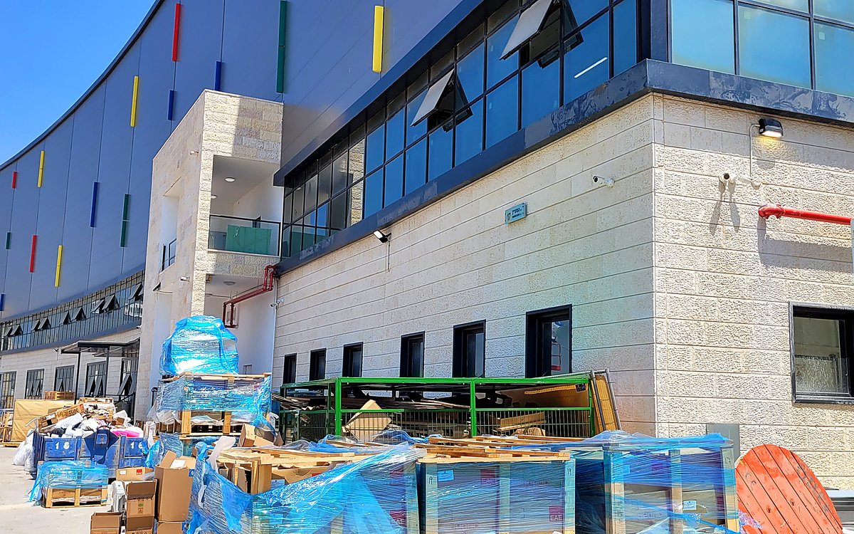 Curved-Facade Industrial Building — additional view