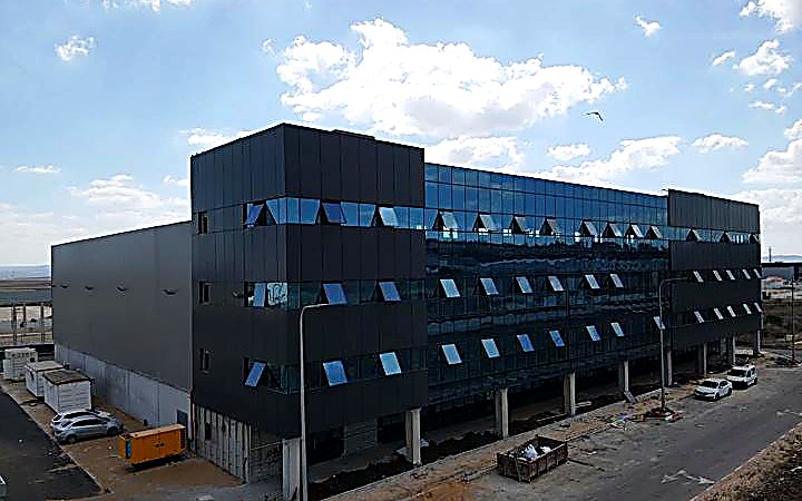 Sawtooth-Glass Headquarters — additional view