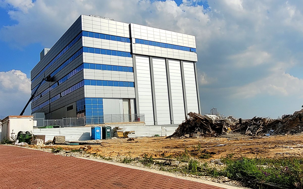 Vertical-Fin Office Building — additional view